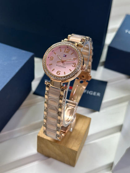 Stylish women's watch with a pink dial and a rose gold bracelet, perfect for daily wear